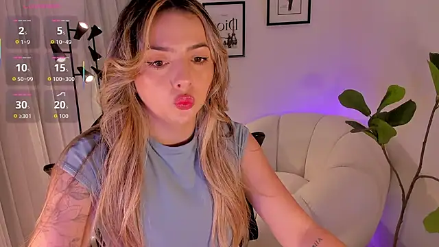 AmyWood online show from February 11, 7:25 pm