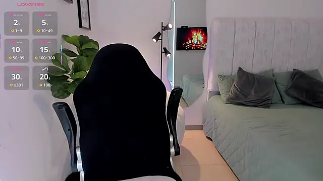 AmyWood online show from March 9, 6:22 pm