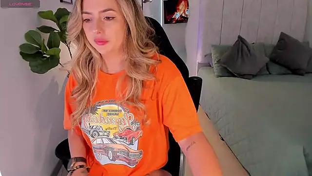 AmyWood online show from February 25, 6:41 pm