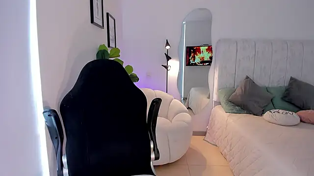 AmyWood online show from April 8, 7:59 pm