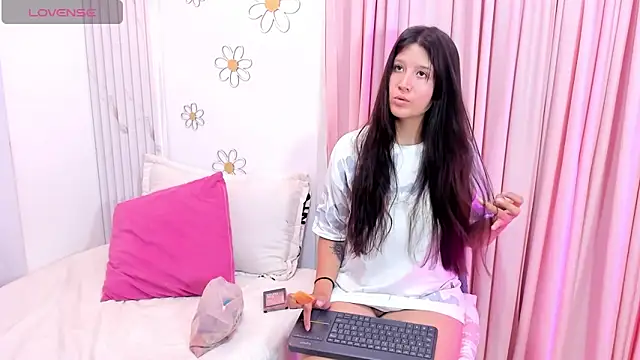 Snapshot of Dulce_andrea__ chatting on February 13, 4:07 pm Dulce andrea online show from February 13, 4:07 pm