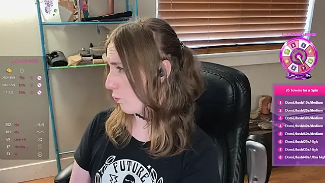 luluvaladon online show from February 28, 11:56 pm