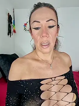 YOURSDEBORA online show from March 22, 8:10 pm