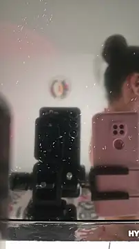 YOURSDEBORA online show from November 6, 7:07 pm