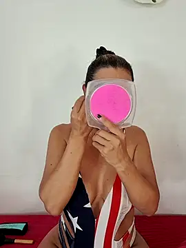 YOURSDEBORA online show from November 12, 8:01 pm