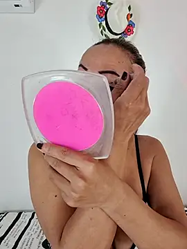 YOURSDEBORA online show from November 27, 7:25 pm