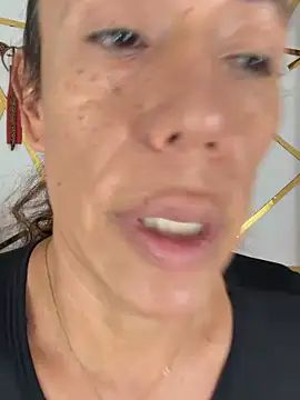 YOURSDEBORA online show from May 25, 7:01 pm