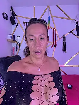 YOURSDEBORA online show from May 9, 6:33 pm