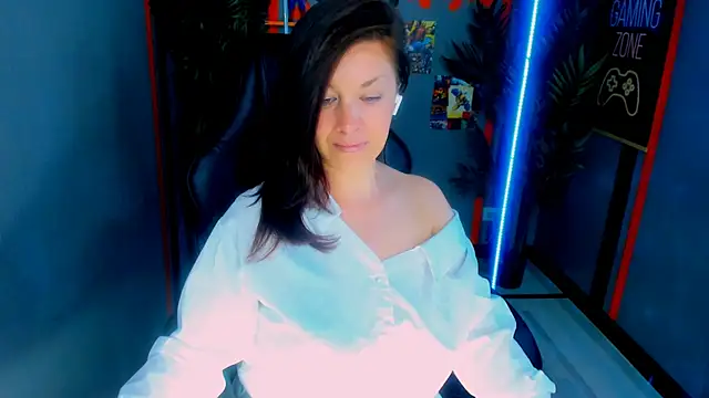 Snapshot of AnaMills chatting on June 12, 10:18 pm AnaMills online show from June 12, 10:18 pm