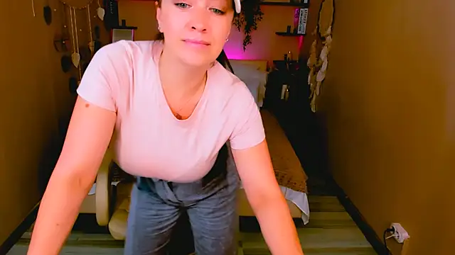 AnaMills online show from October 22, 3:11 pm