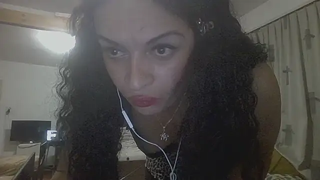luanadigarda online show from September 18, 8:56 pm