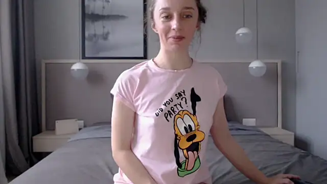 ShySchoolGirl online show from October 28, 1:32 pm