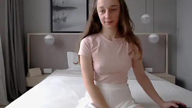 ShySchoolGirl online show from December 4, 9:41 am