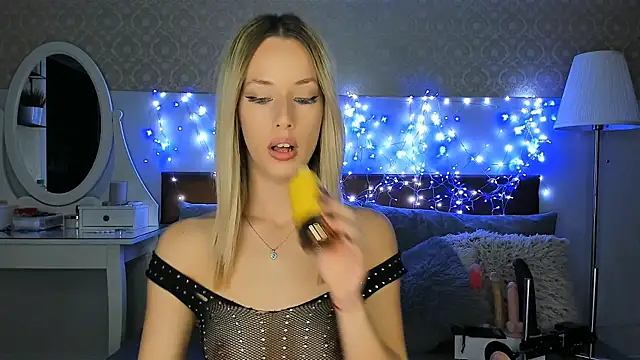 Snapshot of MiaBeeXX chatting on October 30, 3:09 pm MiaBeeXX online show from October 30, 3:09 pm