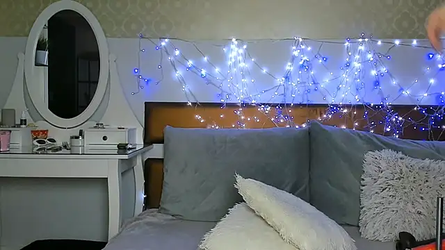 MiaBeeXX online show from March 29, 5:47 pm