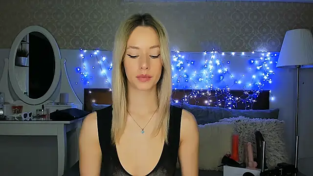 Snapshot of MiaBeeXX chatting on October 29, 11:31 am MiaBeeXX online show from October 29, 11:31 am