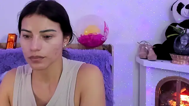 Snapshot of Arenne_rouse chatting on February 8, 10:51 pm Arenne rouse online show from February 8, 10:51 pm