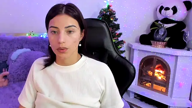 Snapshot of Arenne_rouse chatting on December 26, 11:03 pm Arenne rouse online show from December 26, 11:03 pm
