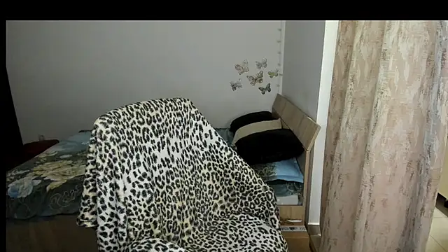 KrissLoona online show from December 1, 4:19 pm