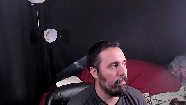 Snapshot of Metalstud chatting on October 31, 12:18 am Metalstud online show from October 31, 12:18 am