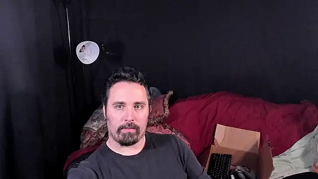 Snapshot of Metalstud chatting on November 25, 3:29 am Metalstud online show from November 25, 3:29 am