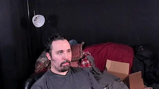 Snapshot of Metalstud chatting on November 30, 2:23 am Metalstud online show from November 30, 2:23 am