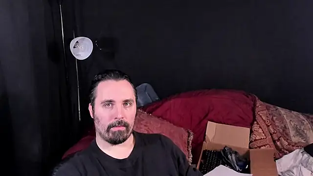 Snapshot of Metalstud chatting on December 3, 4:46 am Metalstud online show from December 3, 4:46 am