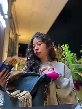 vaneelee online show from April 19, 3:07 am