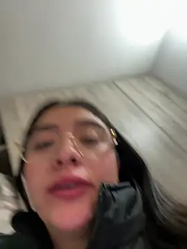 vaneelee online show from January 18, 2:37 am