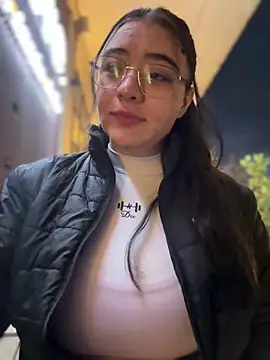 vaneelee online show from April 20, 11:28 pm