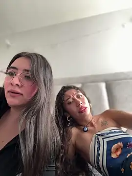 vaneelee online show from March 15, 5:31 pm