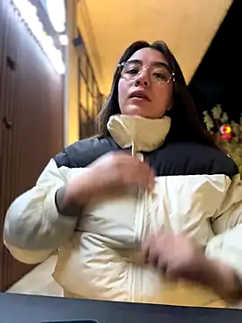 vaneelee online show from November 12, 3:54 am