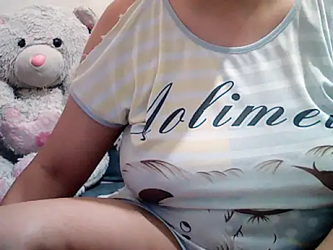 Snapshot of ur_ladyboy_fantasy chatting on December 14, 2:40 am ur ladyboy fantasy online show from December 14, 2:40 am