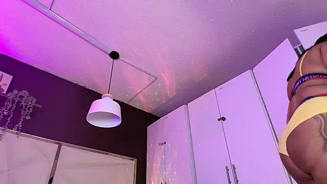 Inndrahot online show from November 14, 3:32 am