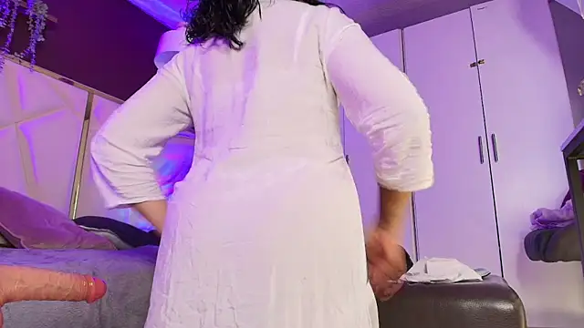 Inndrahot online show from October 19, 3:53 am