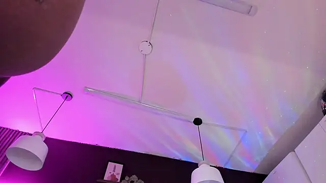 Inndrahot online show from December 5, 4:00 am