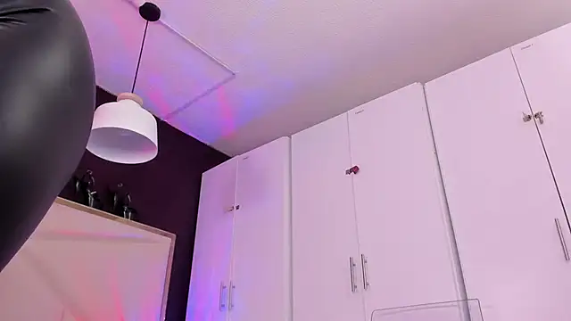 Inndrahot online show from April 19, 4:02 am