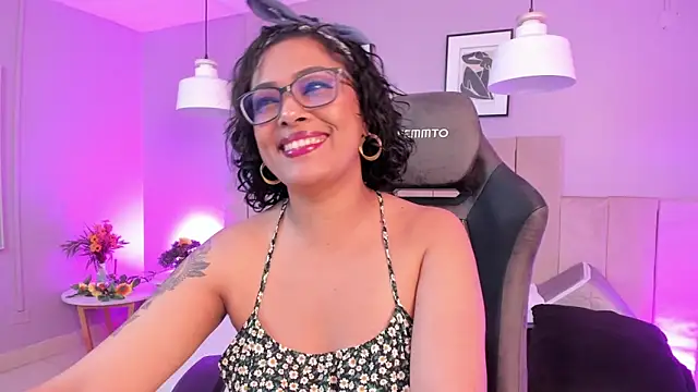 Inndrahot online show from March 7, 3:40 am