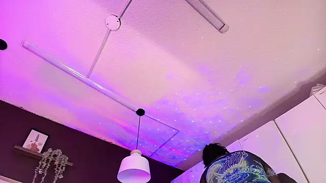 Inndrahot online show from October 6, 3:51 am