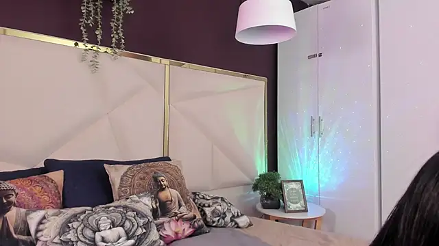 Inndrahot online show from April 9, 3:52 am