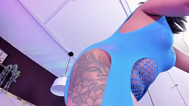 Inndrahot online show from February 7, 3:58 am