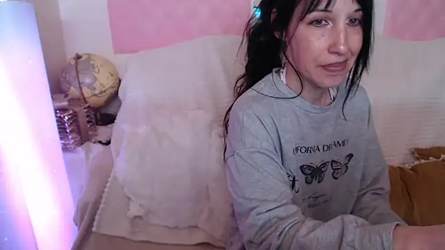 Snapshot of -carla- chatting on May 8, 5:22 am -carla- online show from May 8, 5:22 am