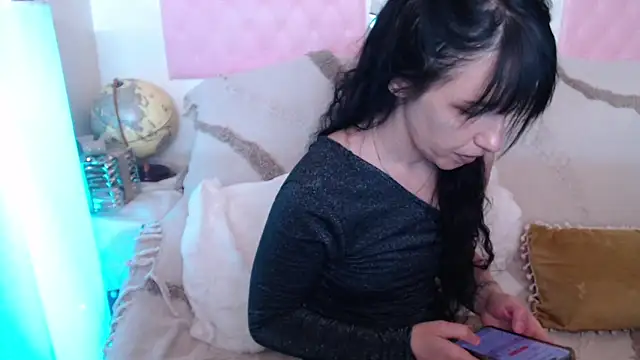 Snapshot of -carla- chatting on May 1, 6:18 am -carla- online show from May 1, 6:18 am