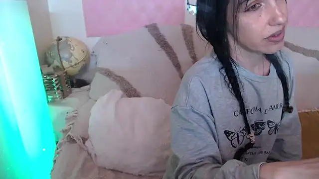 Snapshot of -carla- chatting on April 30, 5:58 am -carla- online show from April 30, 5:58 am