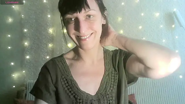 MarieODahliaS online show from March 12, 9:35 am