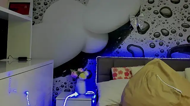 AlmaFancy online show from April 1, 5:20 am