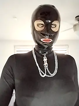 Snapshot of Fetish_Monster chatting on April 4, 4:46 pm Fetish Monster online show from April 4, 4:46 pm