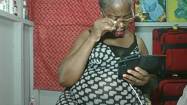 Snapshot of pink69pussy chatting on October 20, 12:24 am pink69pussy online show from October 20, 12:24 am