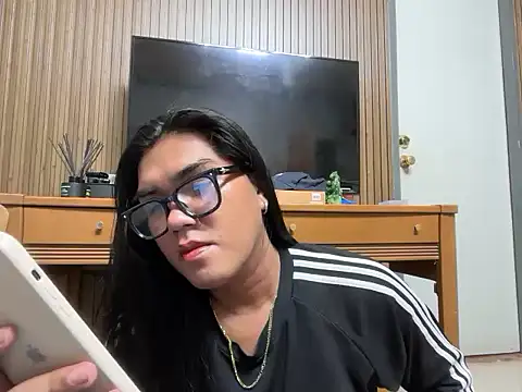 Snapshot of Cerafica143 chatting on October 20, 5:02 pm Cerafica143 online show from October 20, 5:02 pm