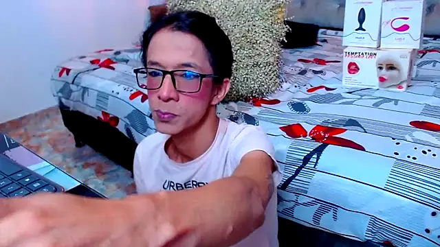 Snapshot of DaslyRoze chatting on March 12, 12:31 am DaslyRoze online show from March 12, 12:31 am